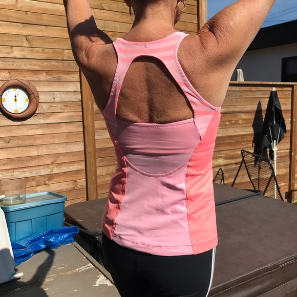 Lululemon Run: Pace tank top, size 6. - Picture 5 of 10